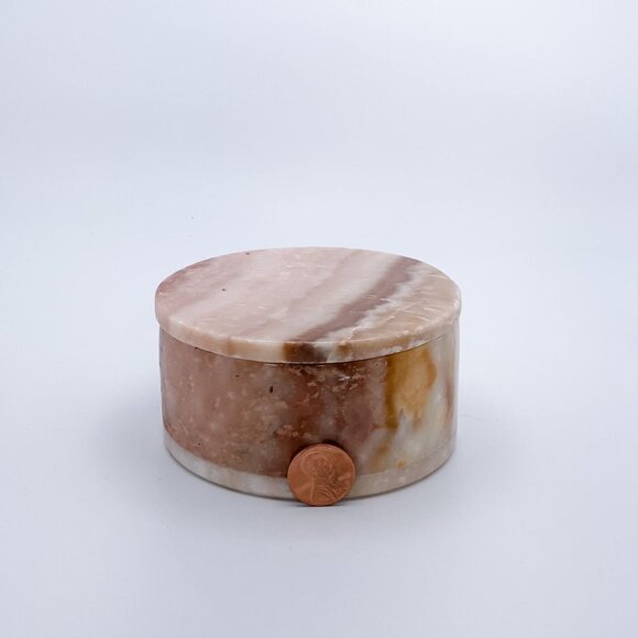 Onyx Round Box, Handcrafted with Natural Earth Tones and Natural Veining - Picture 10 of 10